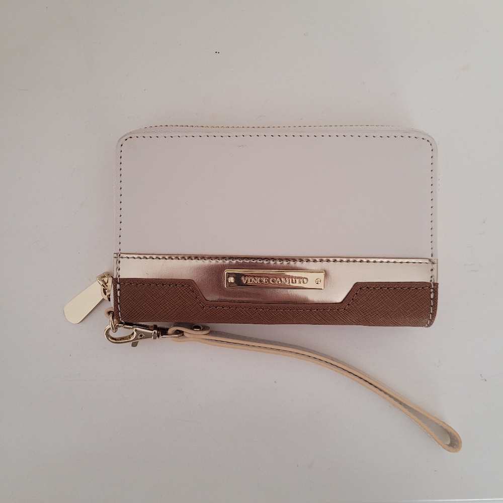 NWOT Vince Camuto Cream Wallet